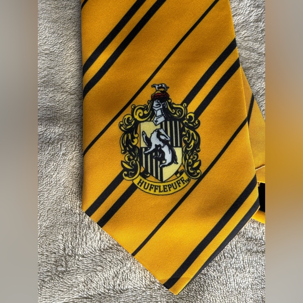 Official Harry Potter Hufflepuff House Crest Striped Yellow & Black Cosplay Tie‎ - Picture 6 of 7